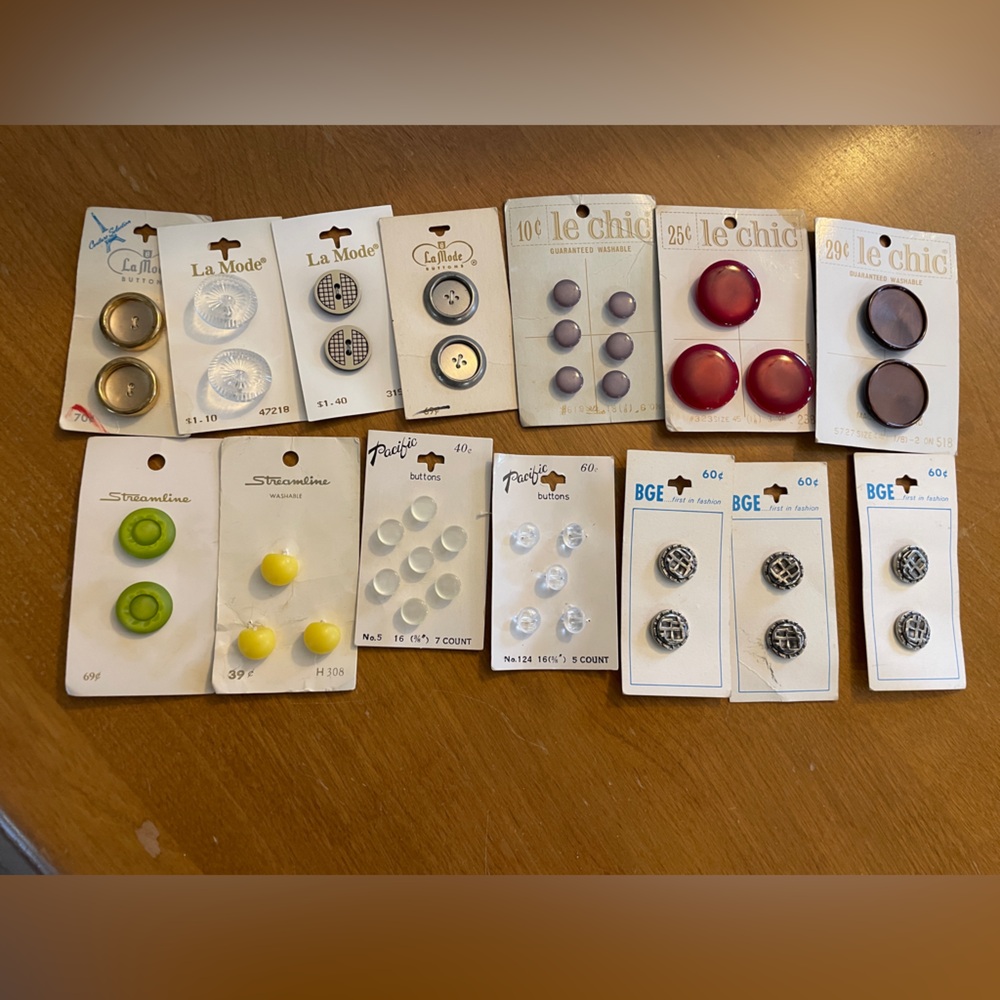 Vintage Buttons 42 Buttons On 14 Origional Cards